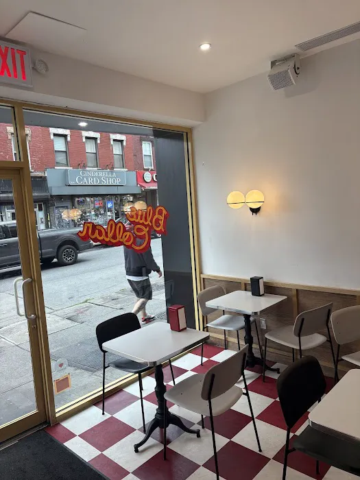 Blue Collar Burger Cobble Hill Picture 10