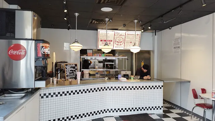 Blue Collar Burger Cobble Hill Picture 4