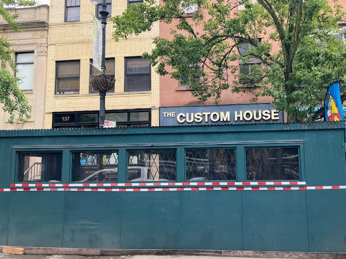Custom House Picture 9
