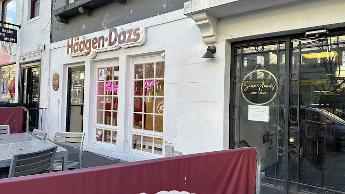 Häagen-Dazs Ice Cream Shop Picture 4