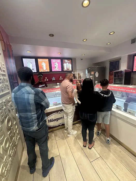 Häagen-Dazs Ice Cream Shop Picture 5