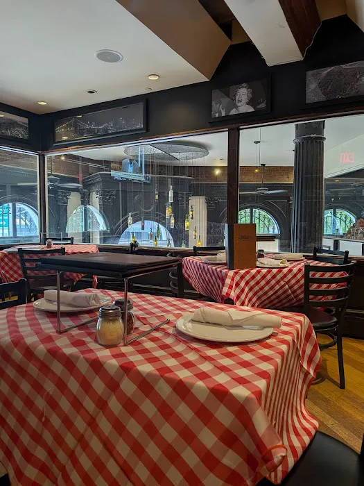 Grimaldi's Pizzeria Picture 6