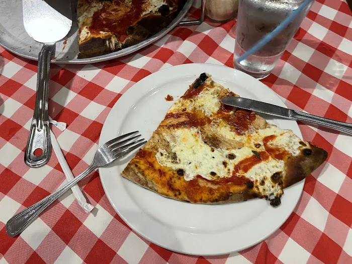 Grimaldi's Pizzeria Picture 8