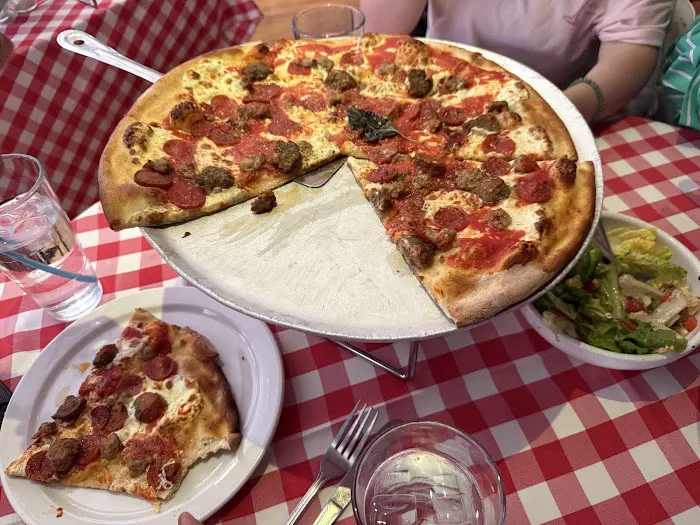 Grimaldi's Pizzeria Picture 2