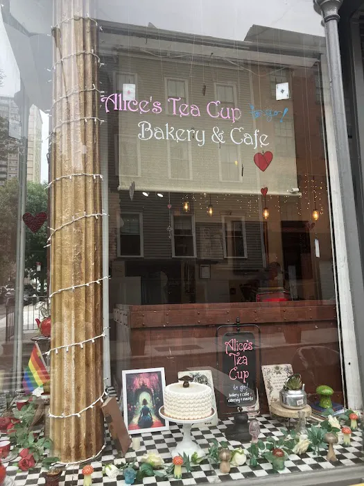 Alice's Tea Cup To Go Picture 1