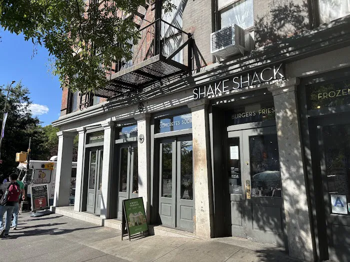 Shake Shack Dumbo Picture 7