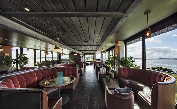 Harriet's Lounge Picture 1