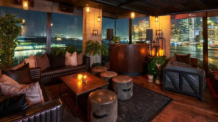 Harriet's Lounge Picture 7