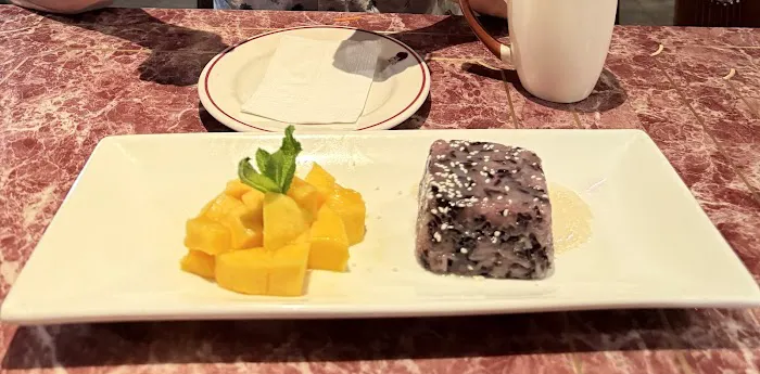 THARN THAI CUISINE Picture 8