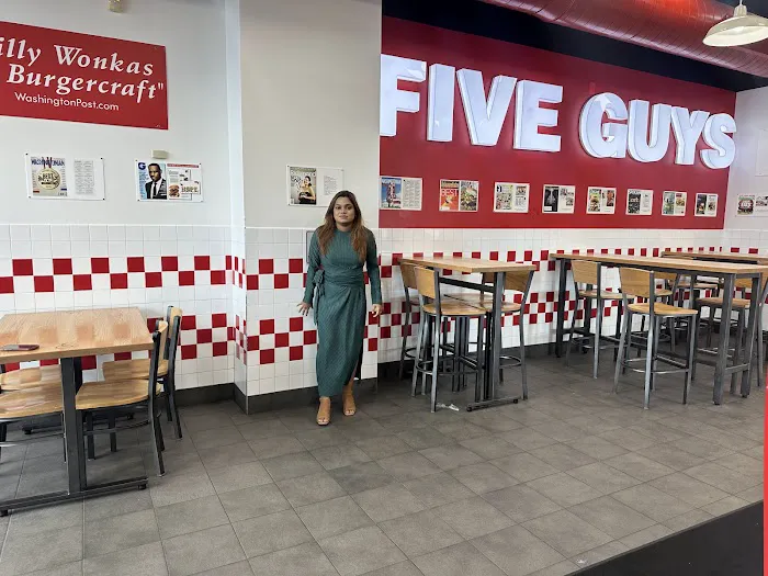 Five Guys Picture 10