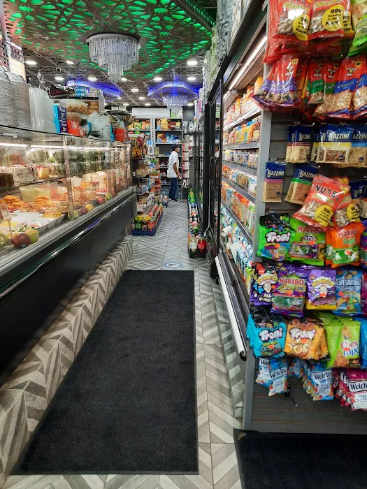 350 Utica Deli Picture 3
