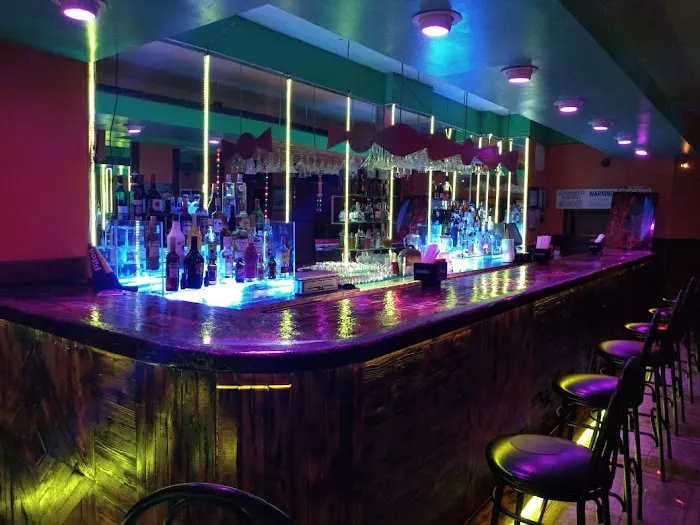 Tropiks Bar & Grill Picture 10