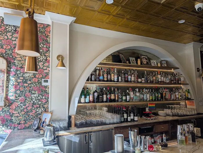 Bar Louise Picture 8