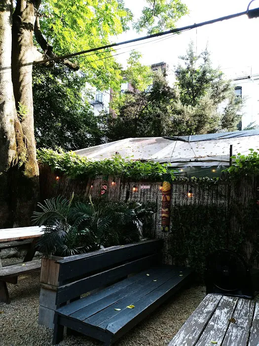 Zombie Hut Picture 8