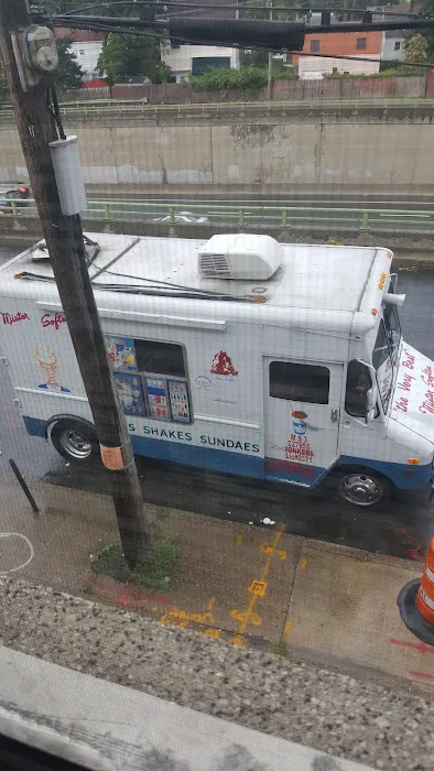 Metro Softee Ice Cream Inc Picture 1