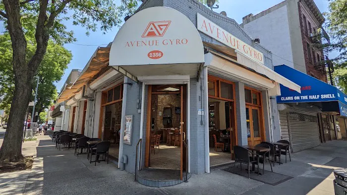 Avenue Gyro Picture 9