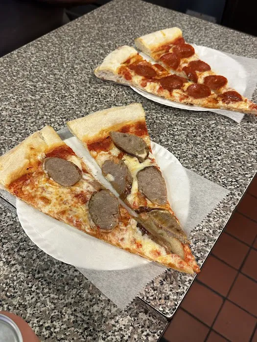 Ivana's Pizzeria Picture 4