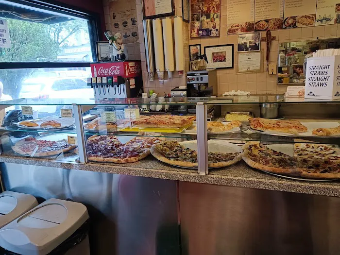 Ivana's Pizzeria Picture 9