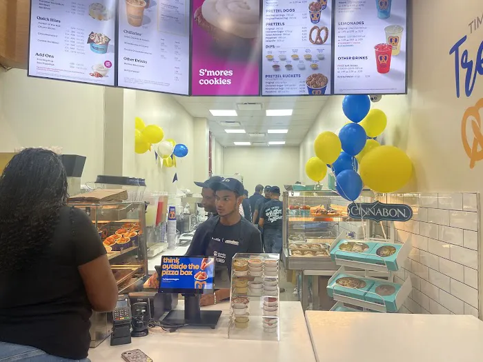 Cinnabon Picture 6