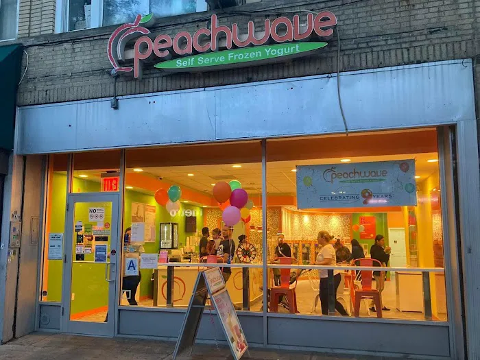 Peachwave Frozen Yogurt Picture 3