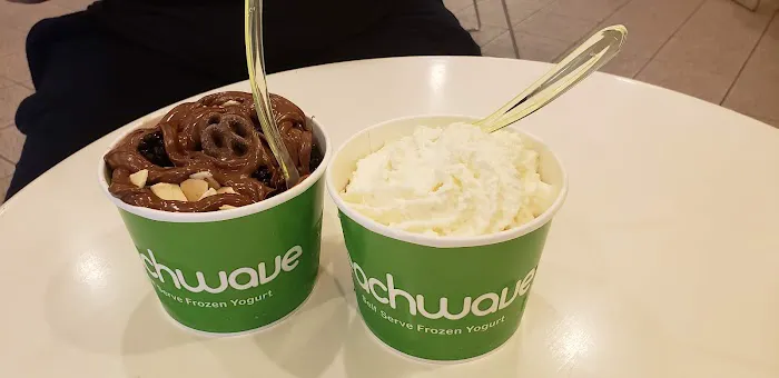 Peachwave Frozen Yogurt Picture 1