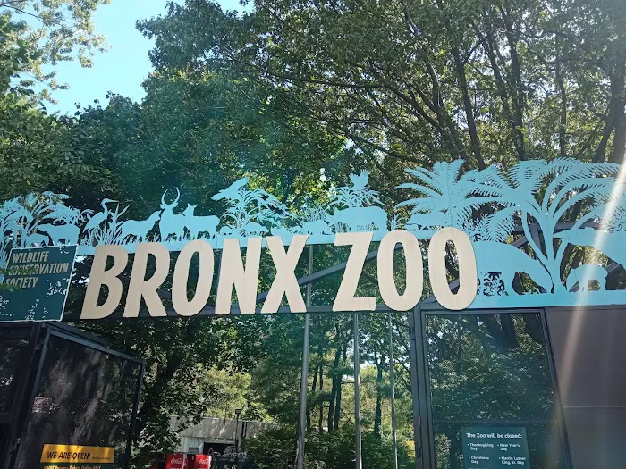 Bronx Zoo Hot Deli Picture 5