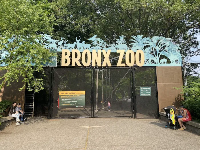 Bronx Zoo Hot Deli Picture 10