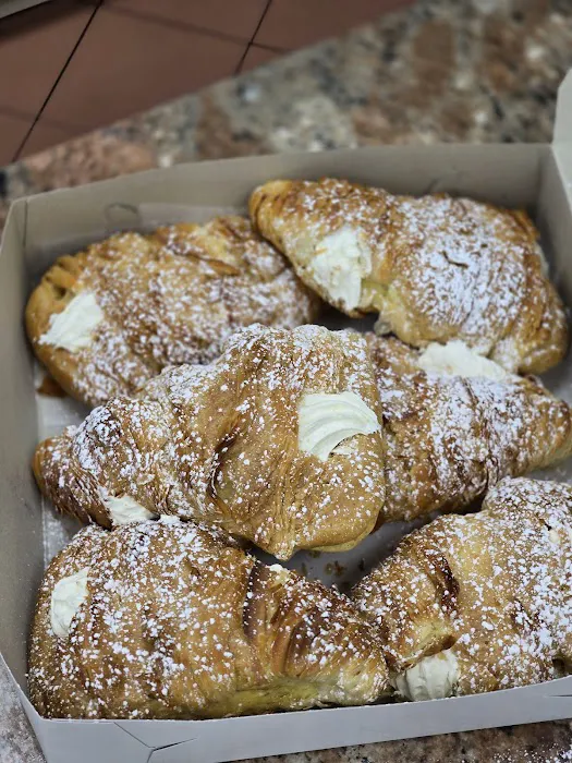 Court Pastry Shop Picture 3