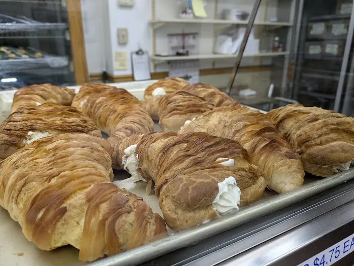 Court Pastry Shop Picture 8