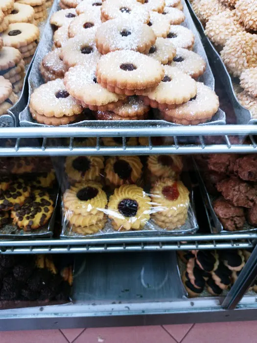 Court Pastry Shop Picture 10