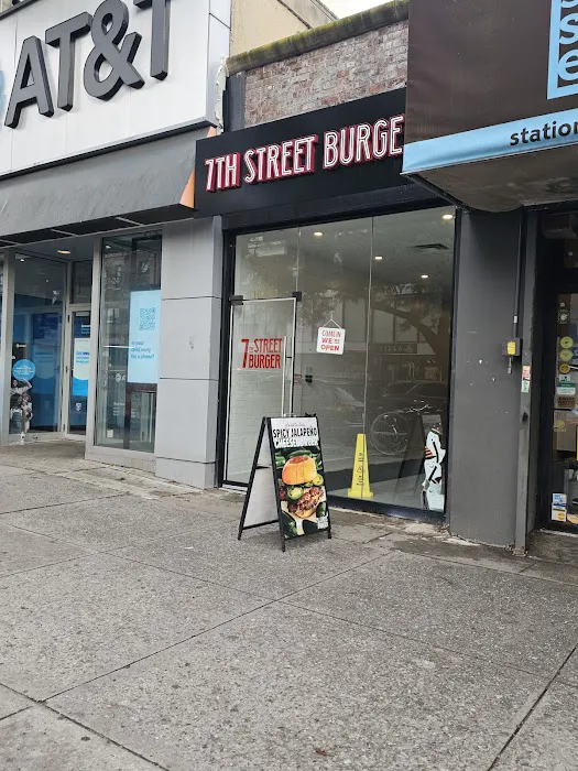 7th Street Burger Forest Hills Picture 1