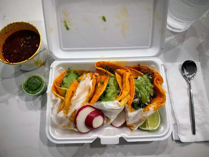 Los Chilitos food truck Picture 3