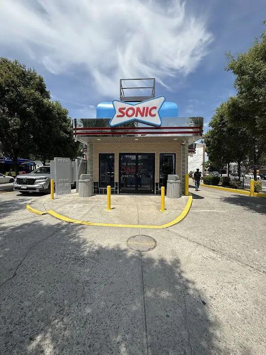 Sonic Drive-In Picture 6