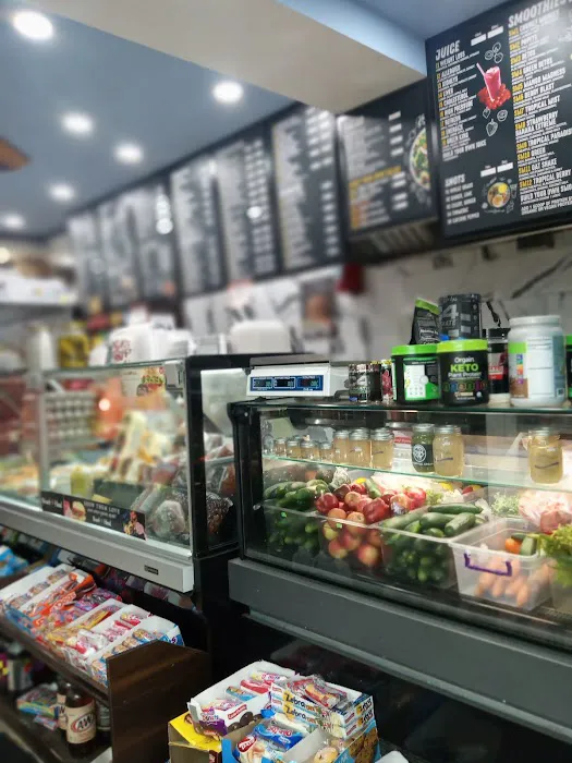 URBAN JUICE BAR &GRILL Picture 4