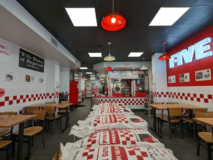 Five Guys Picture 5