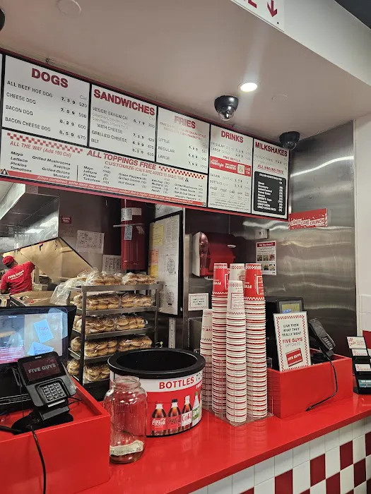 Five Guys Picture 4