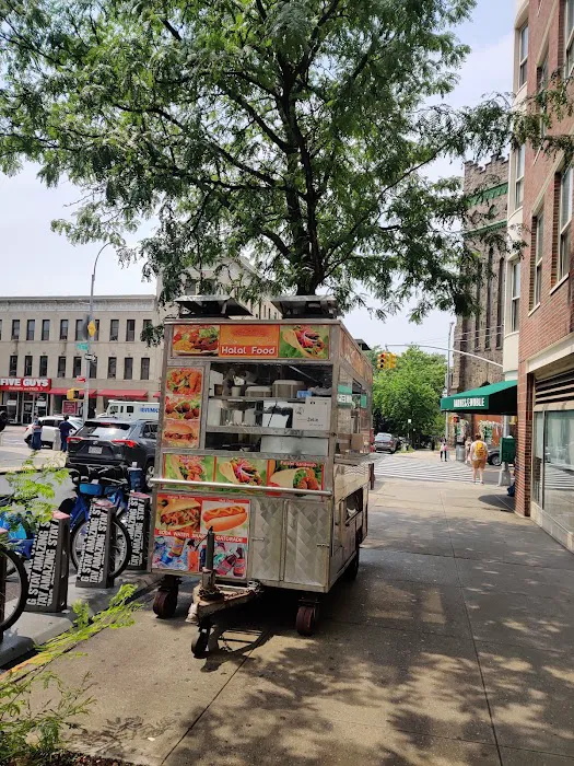 Halal Food Truck Picture 3