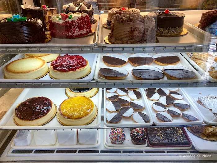 Caputo's Sweet & Cake Shop Picture 10