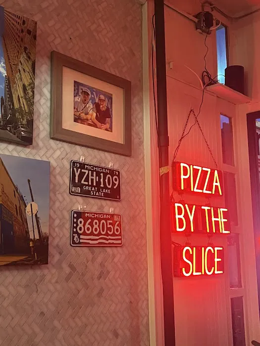 Nate’s Detroit Pizza Picture 3