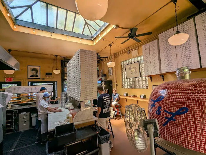 F&F Pizzeria Picture 2