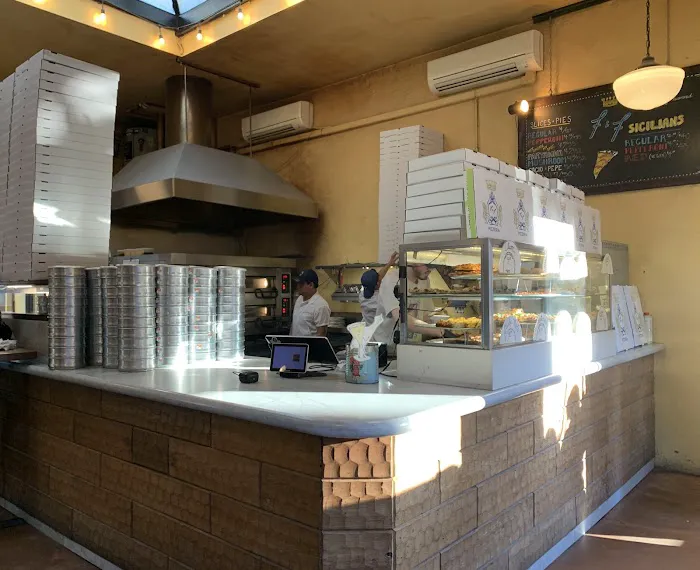 F&F Pizzeria Picture 6