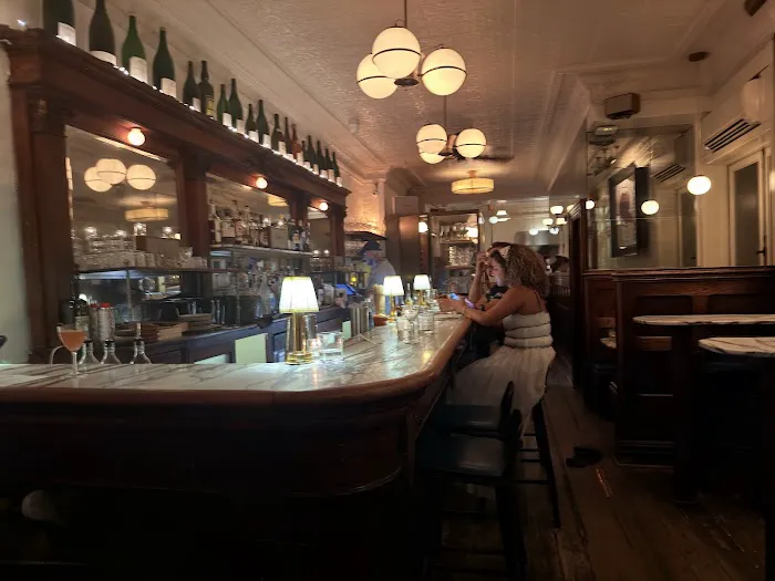 F&F Restaurant and Bar Picture 2