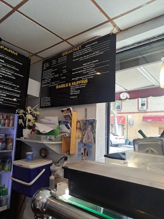 Simon's Deli & Bagels Picture 9