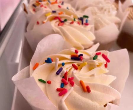 SprinkledByG | NYC Custom Cakes