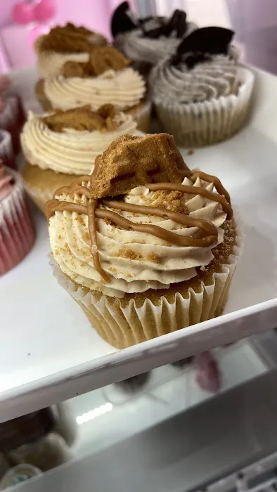 SprinkledByG | NYC Custom Cakes Picture 6