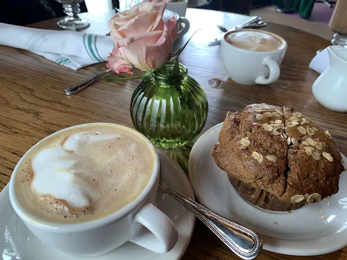 Iris Café Picture 5