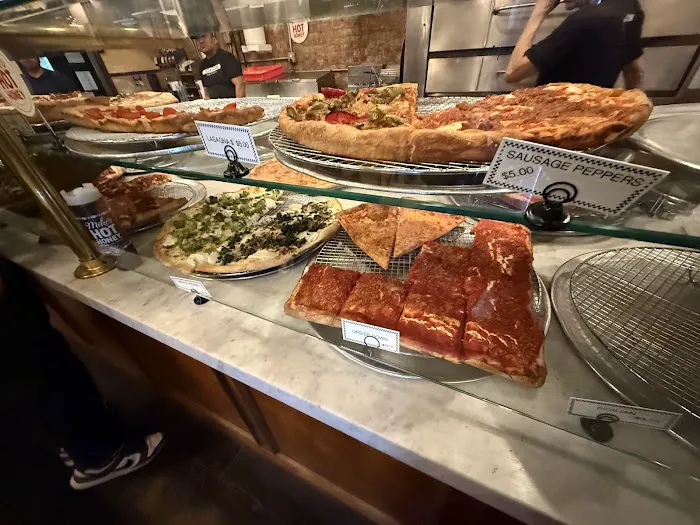The House of Pizza & Calzone Picture 7