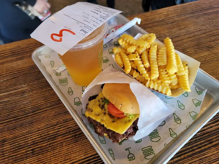 Shake Shack Forest Hills Picture 4