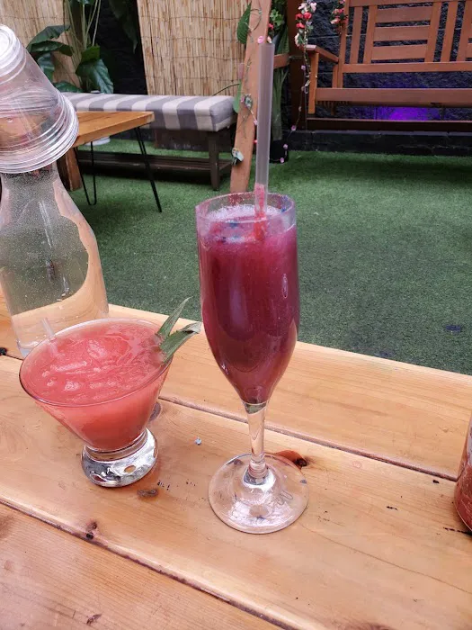 Lowkey Garden Lounge Picture 8