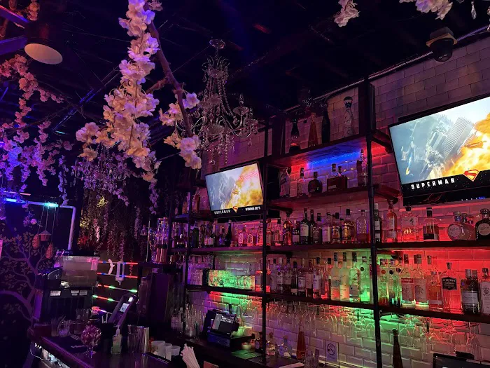 Lowkey Garden Lounge Picture 4